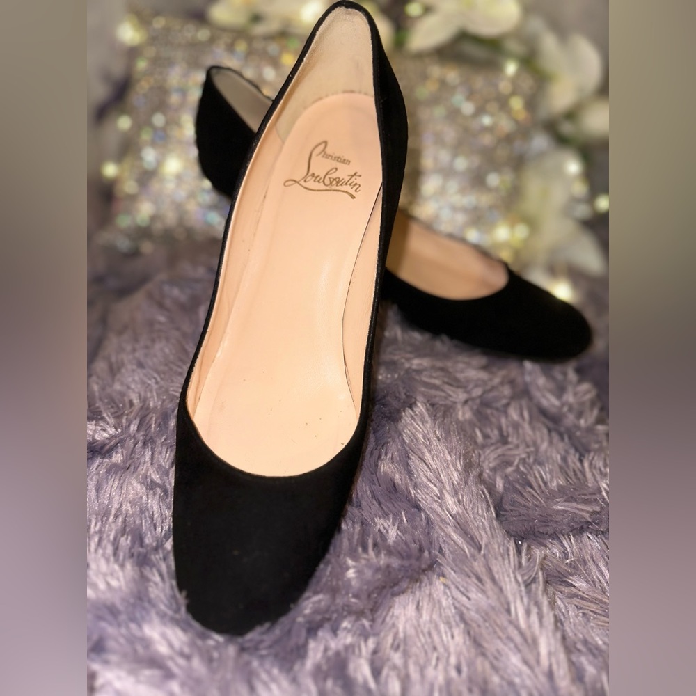 ๐ฅโจCHRISTIAN LOUBOUTIN BLACK SUEDE 2-3/4โ Pumps๐ . Eu38. GORGEOUS! ๐ฏ%Authentic ๐๏ธ๐